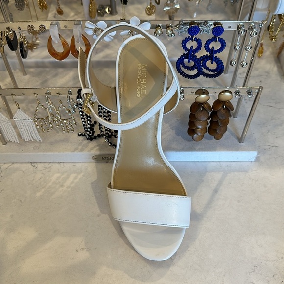 Michael Kors white leather heeled sandals size 7 - Picture 2 of 8